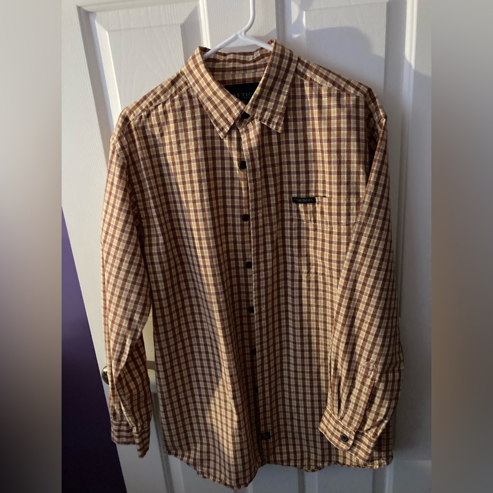 Men’s Nautica Jeans Casual long sleeve button down shirt. size M